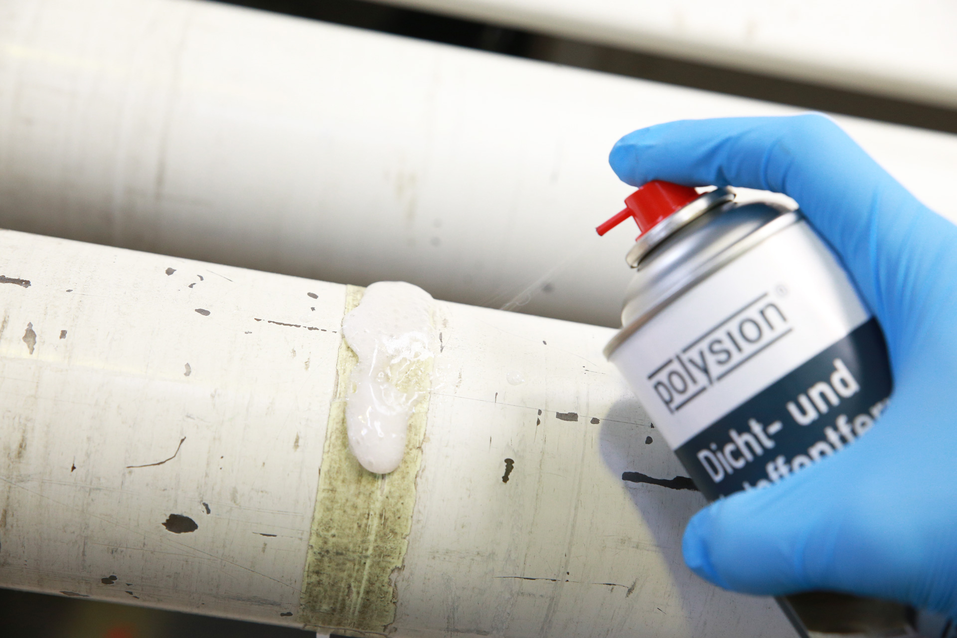 45DK400-dicht-klebstoffentferner-anwendung-polysion Dicht- und Klebstoffentferner