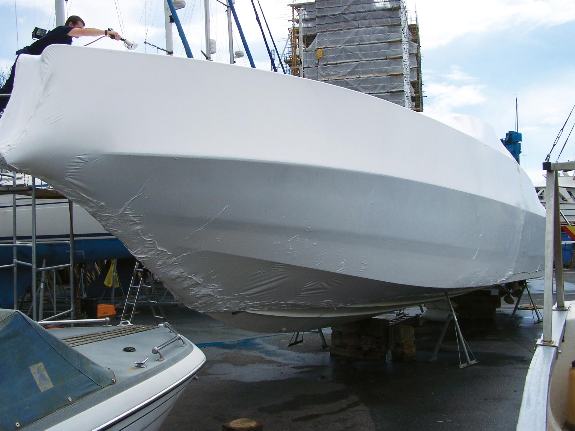 Boote-winterfest-einpacken-schrumpffolie-polytec Anwendung Schrumpffolie